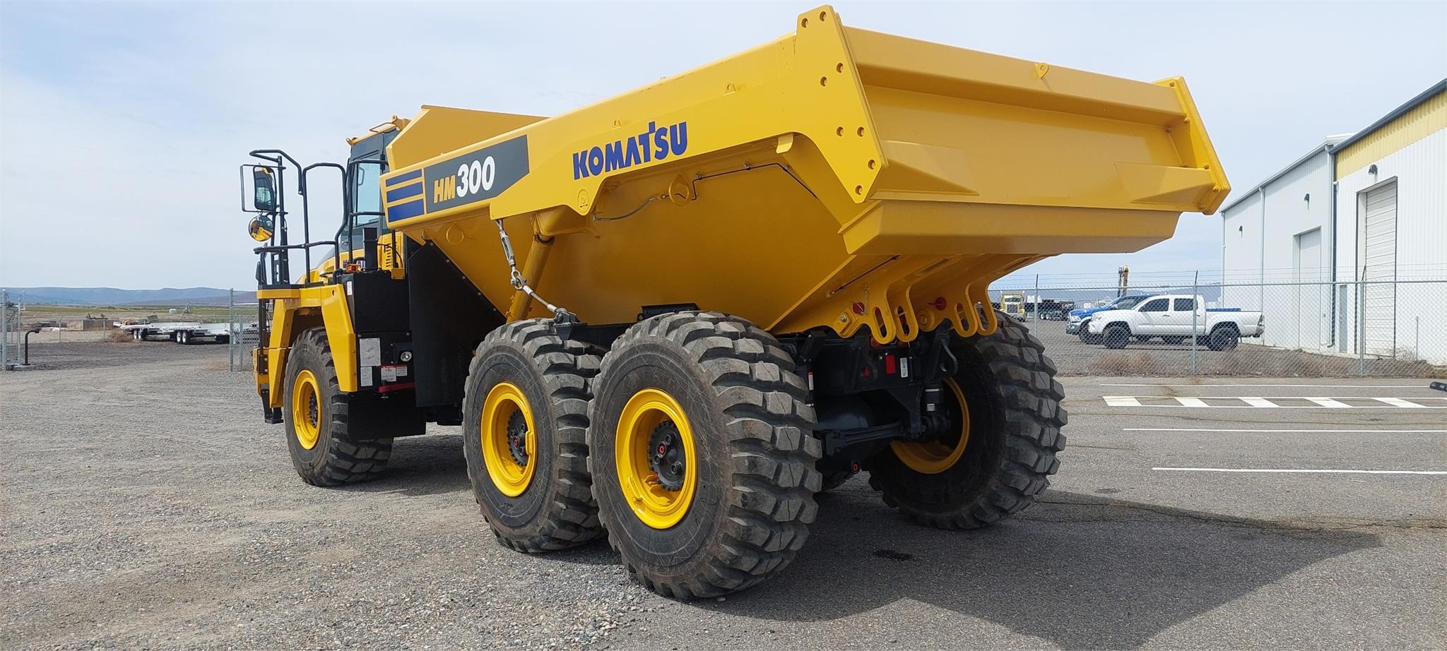 2022 KOMATSU HM300-5 - image 2 of 6