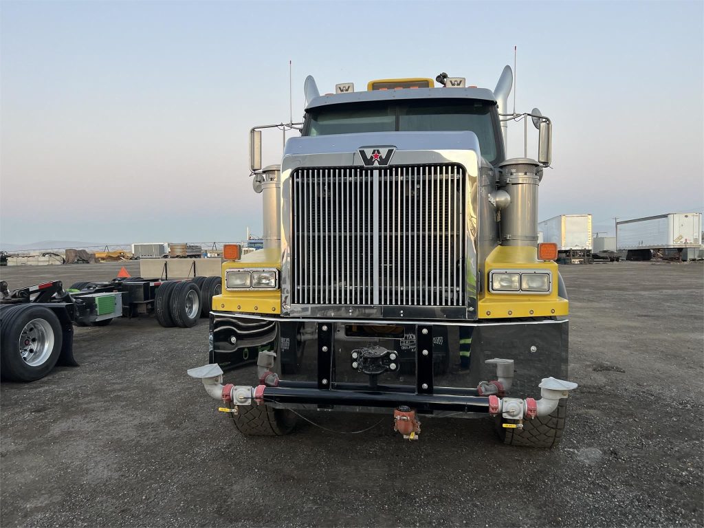 1999 WESTERN STAR 4964SX - Peters & Keatts Equipment Inc.