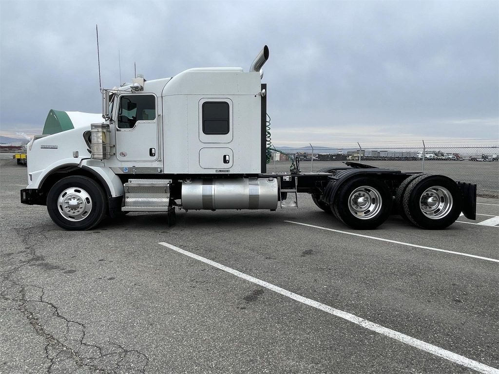 2013 KENWORTH T800 Peters & Keatts Equipment Inc.