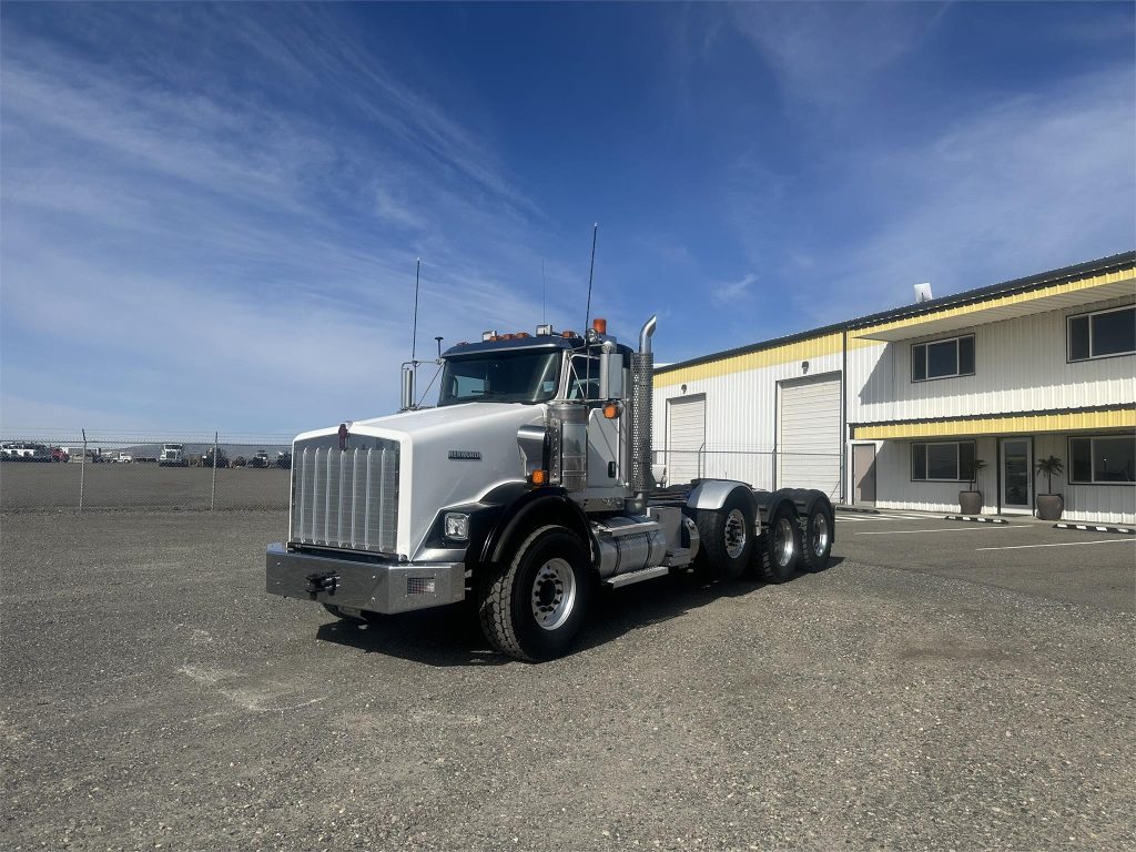 2014 KENWORTH T800 - Peters & Keatts Equipment Inc.