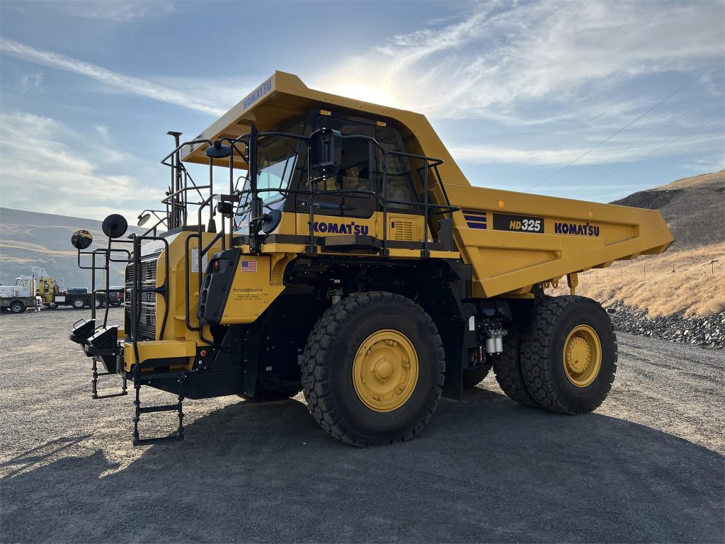 2022 KOMATSU HD325-8 - Peters & Keatts Equipment Inc.