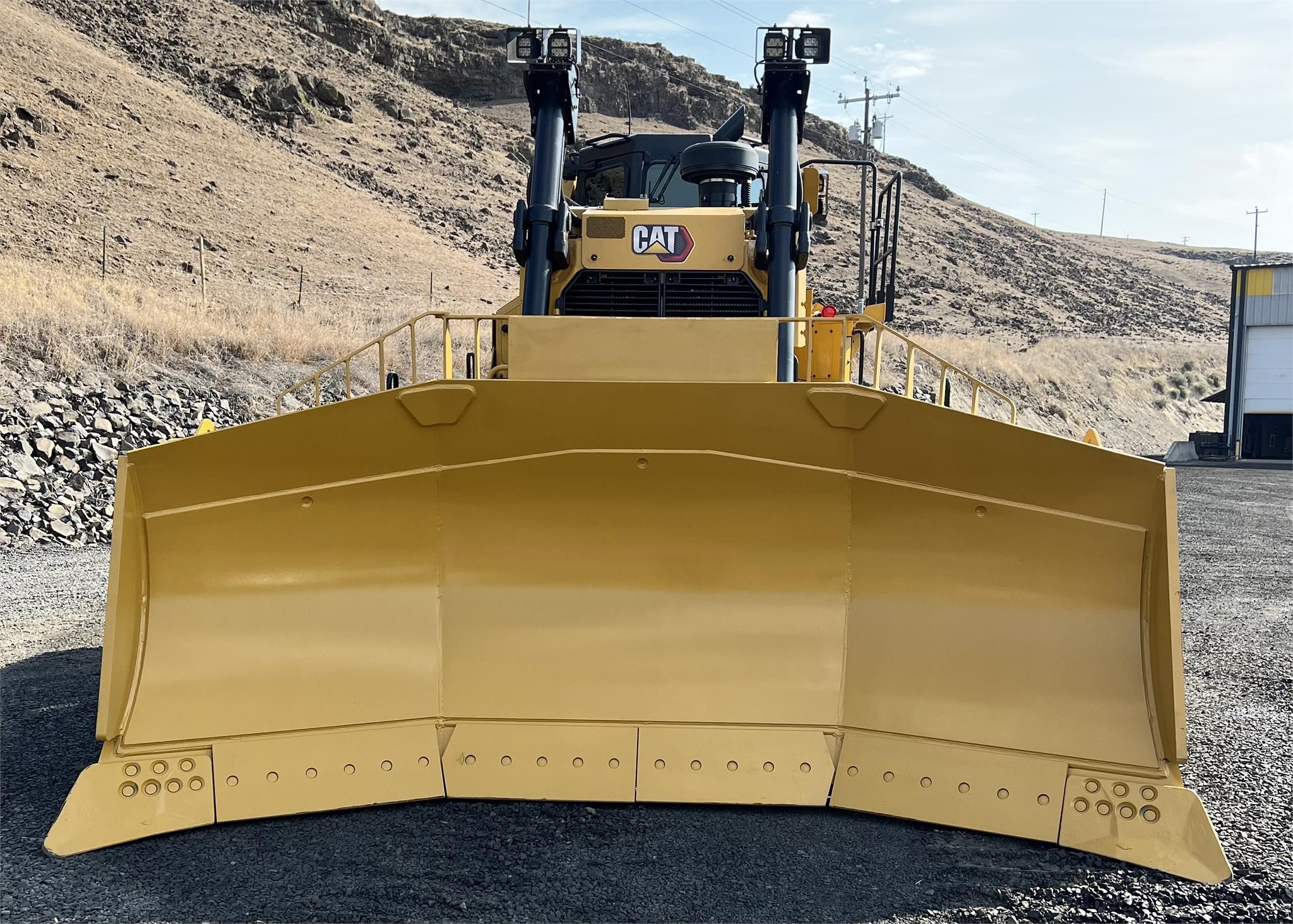 2023 CATERPILLAR D8 - image 2 of 6