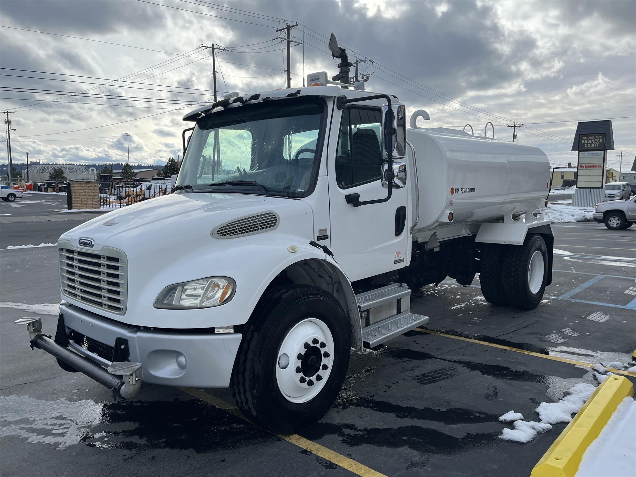 2004 FREIGHTLINER BUSINESS CLASS M2 106 - image 3 of 6