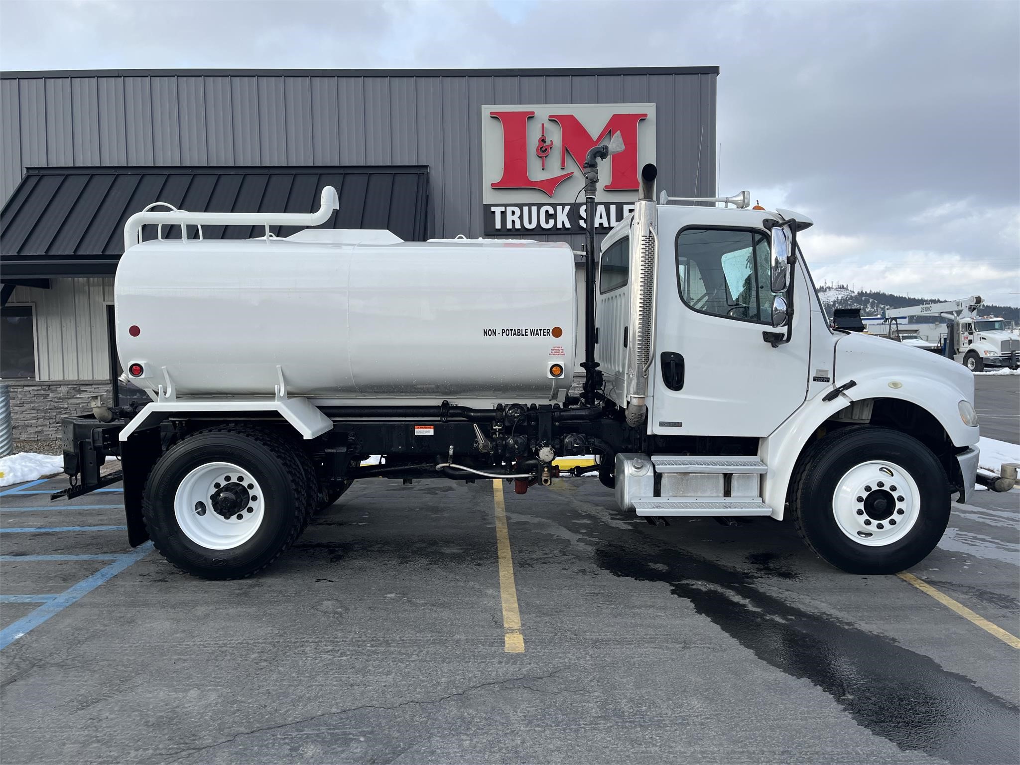 2004 FREIGHTLINER BUSINESS CLASS M2 106 - image 1 of 6