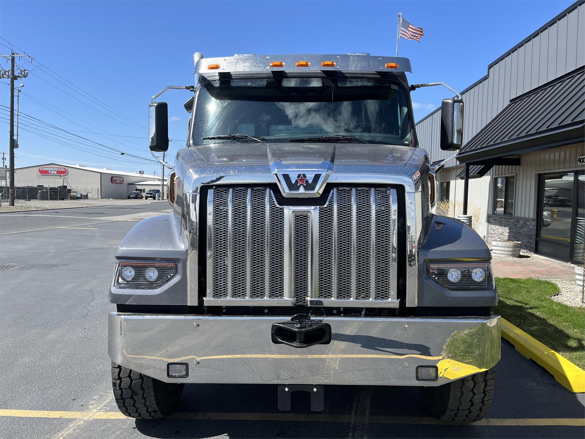 2024 WESTERN STAR 47X - image 2 of 6