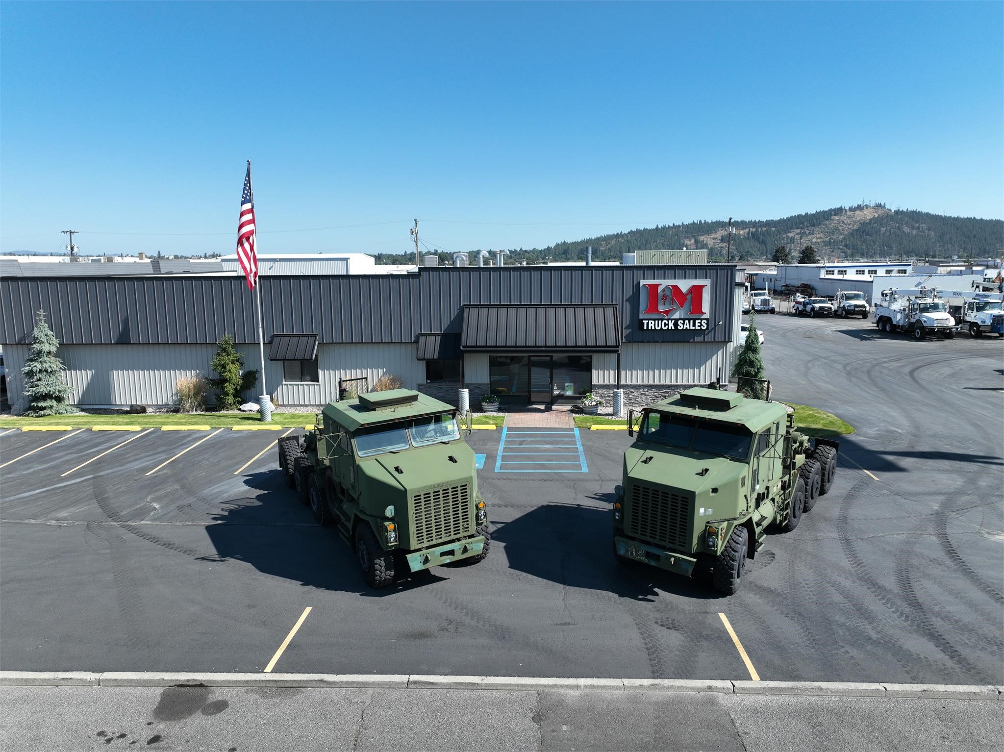 2013 OSHKOSH M1070 - image 1 of 5