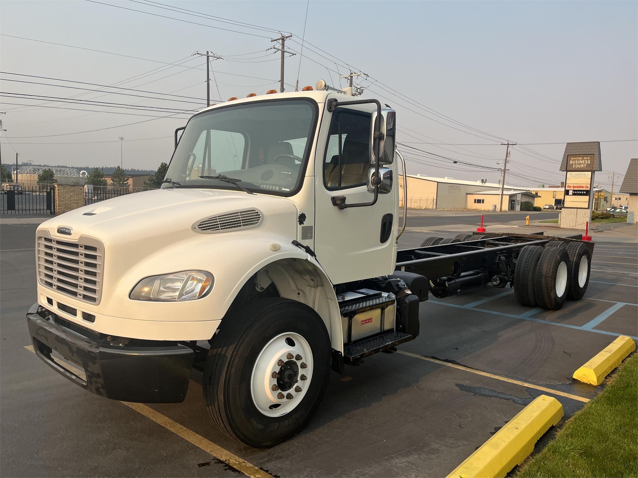 2015 FREIGHTLINER BUSINESS CLASS M2 106 - image 4 of 6