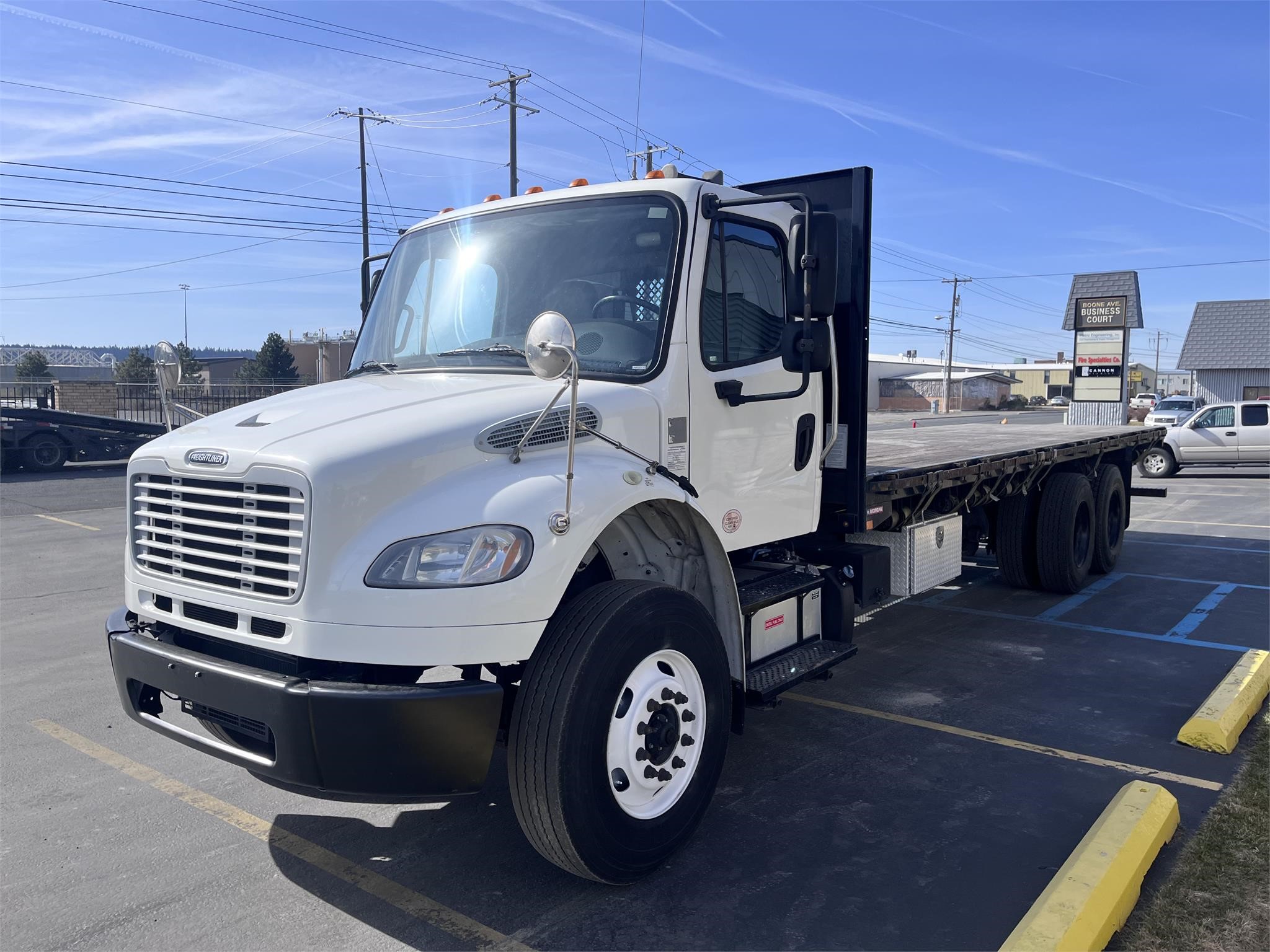 2017 FREIGHTLINER BUSINESS CLASS M2 106 - image 3 of 6