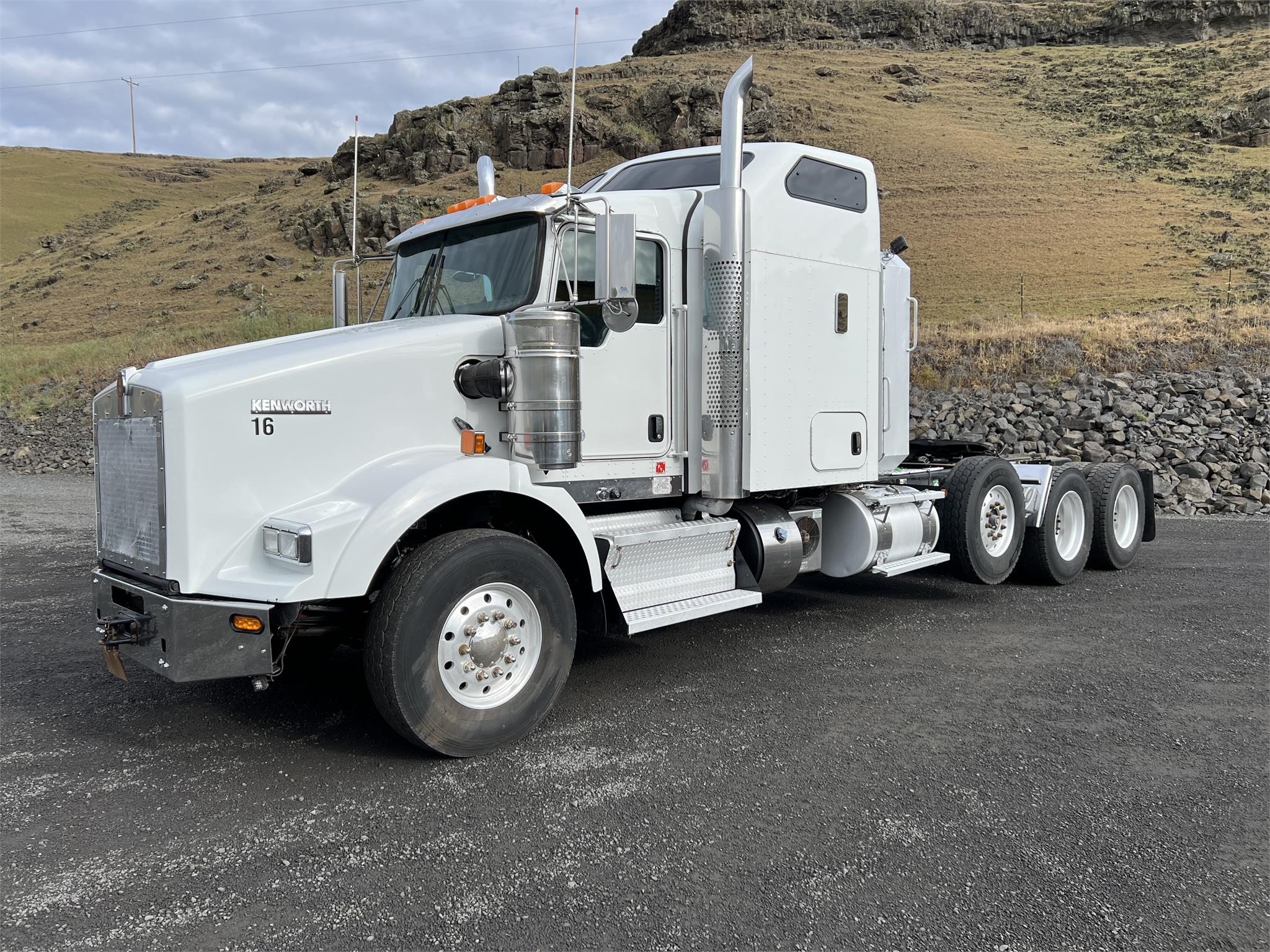 2016 KENWORTH T800 - image 1 of 6