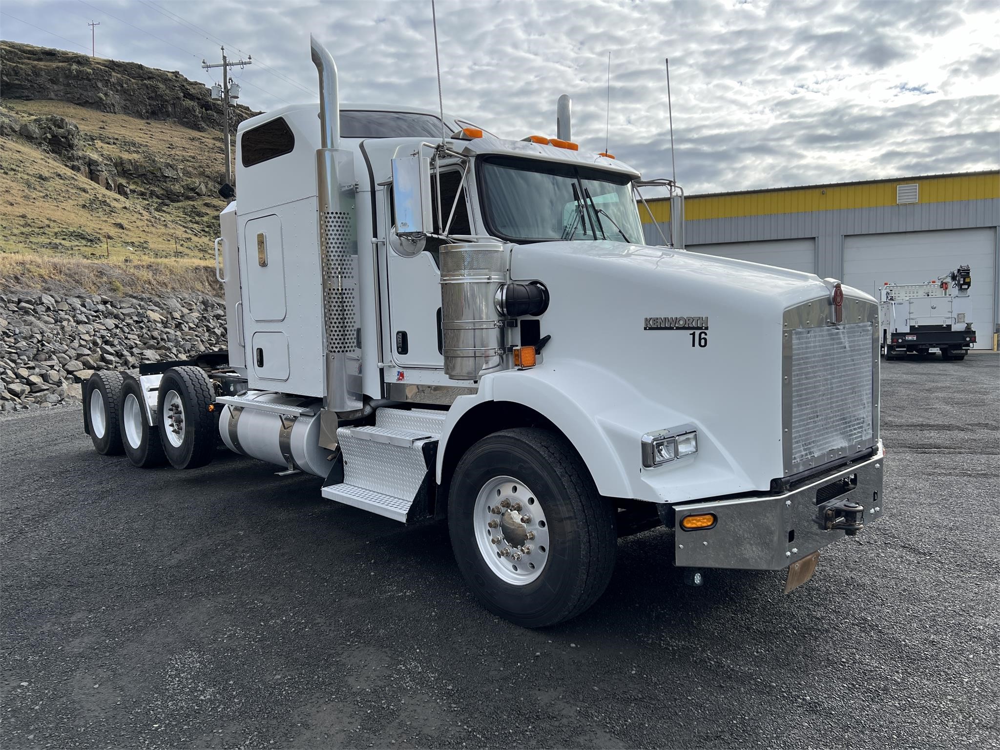 2016 KENWORTH T800 - image 3 of 6