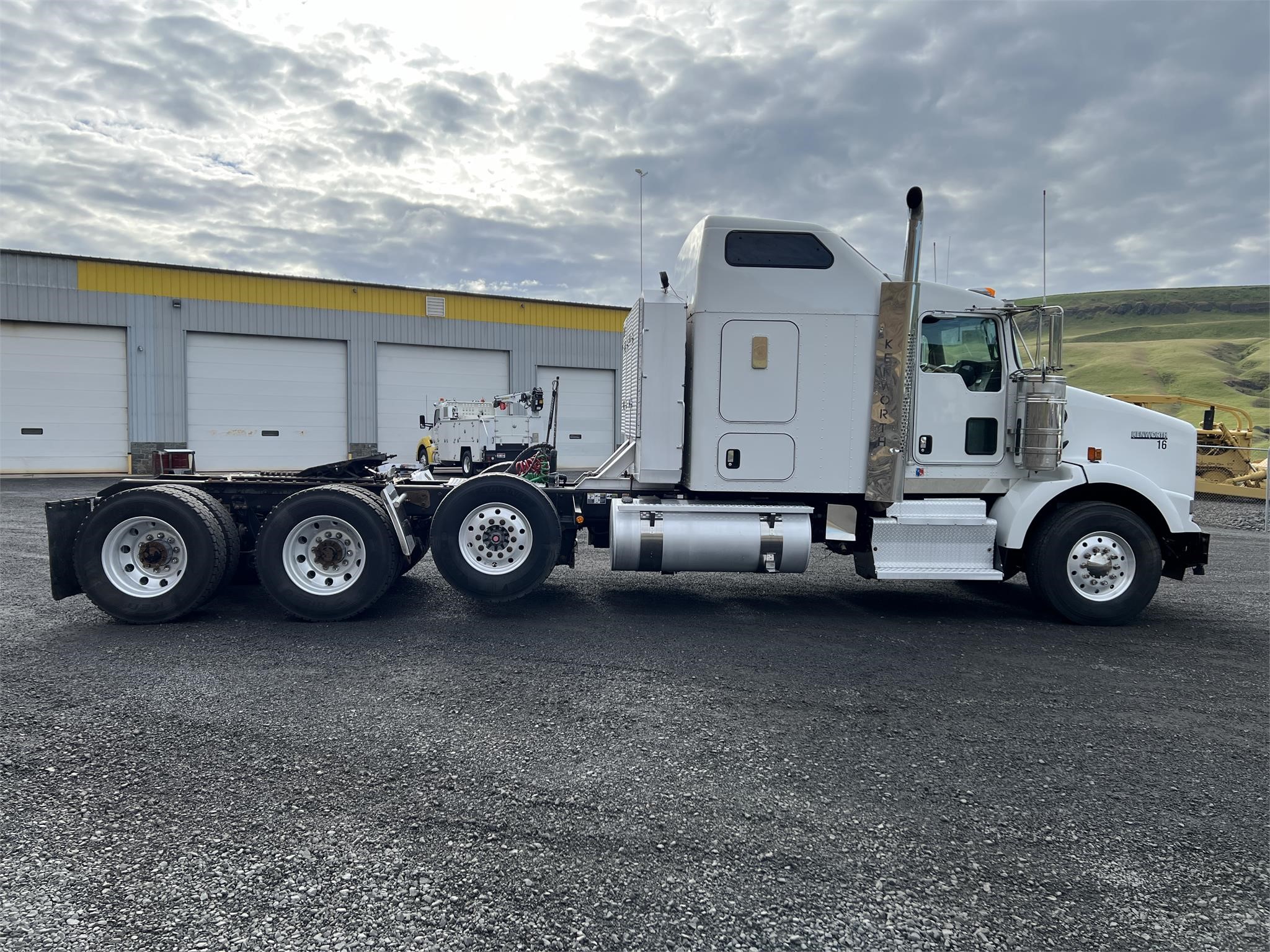 2016 KENWORTH T800 - image 4 of 6