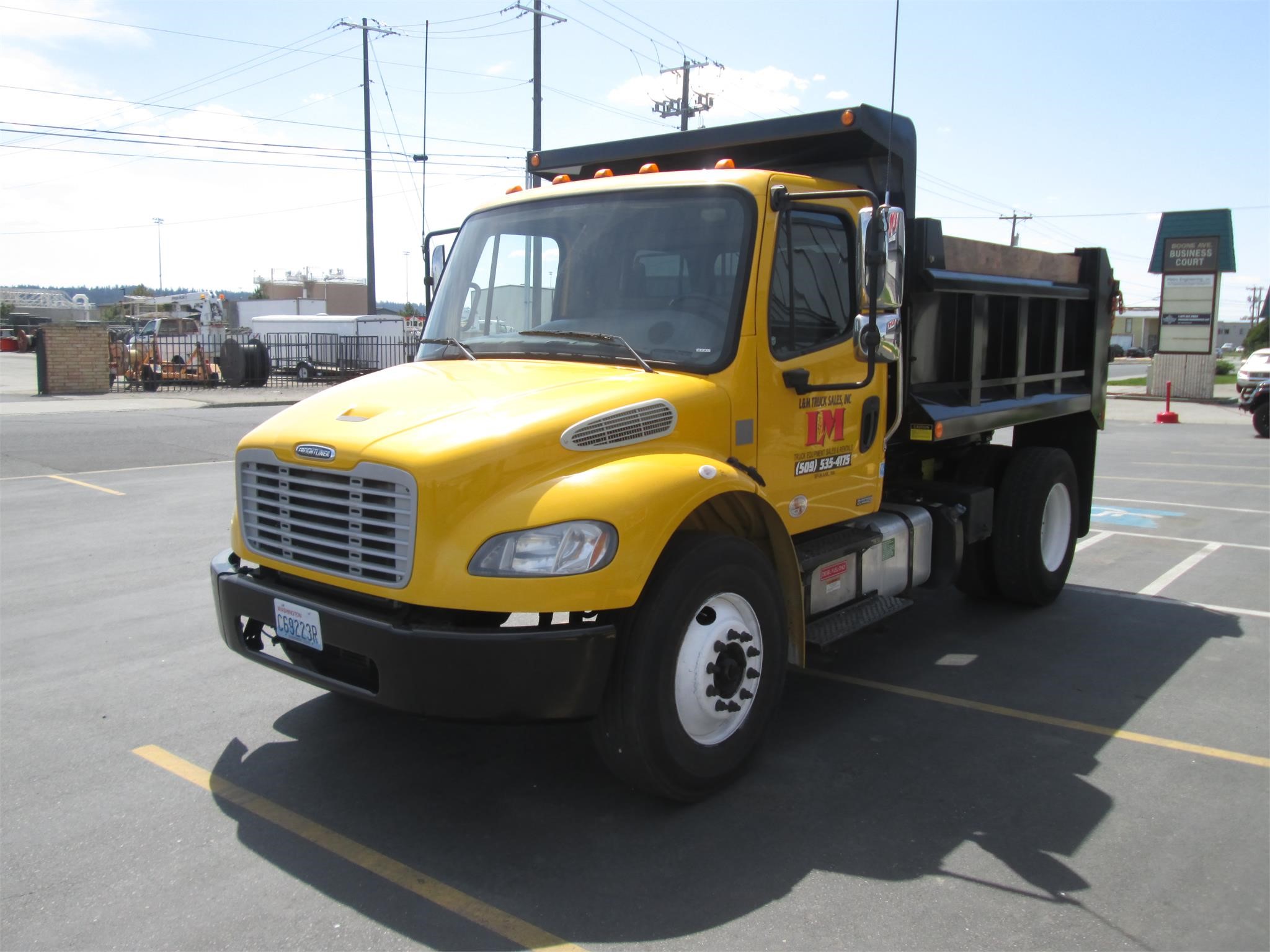 2013 FREIGHTLINER BUSINESS CLASS M2 106 - image 4 of 6