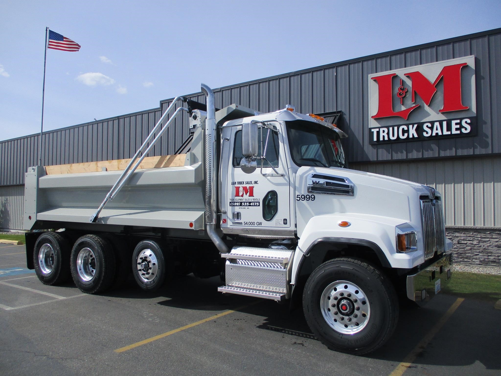 2022 WESTERN STAR 4700 - image 1 of 6