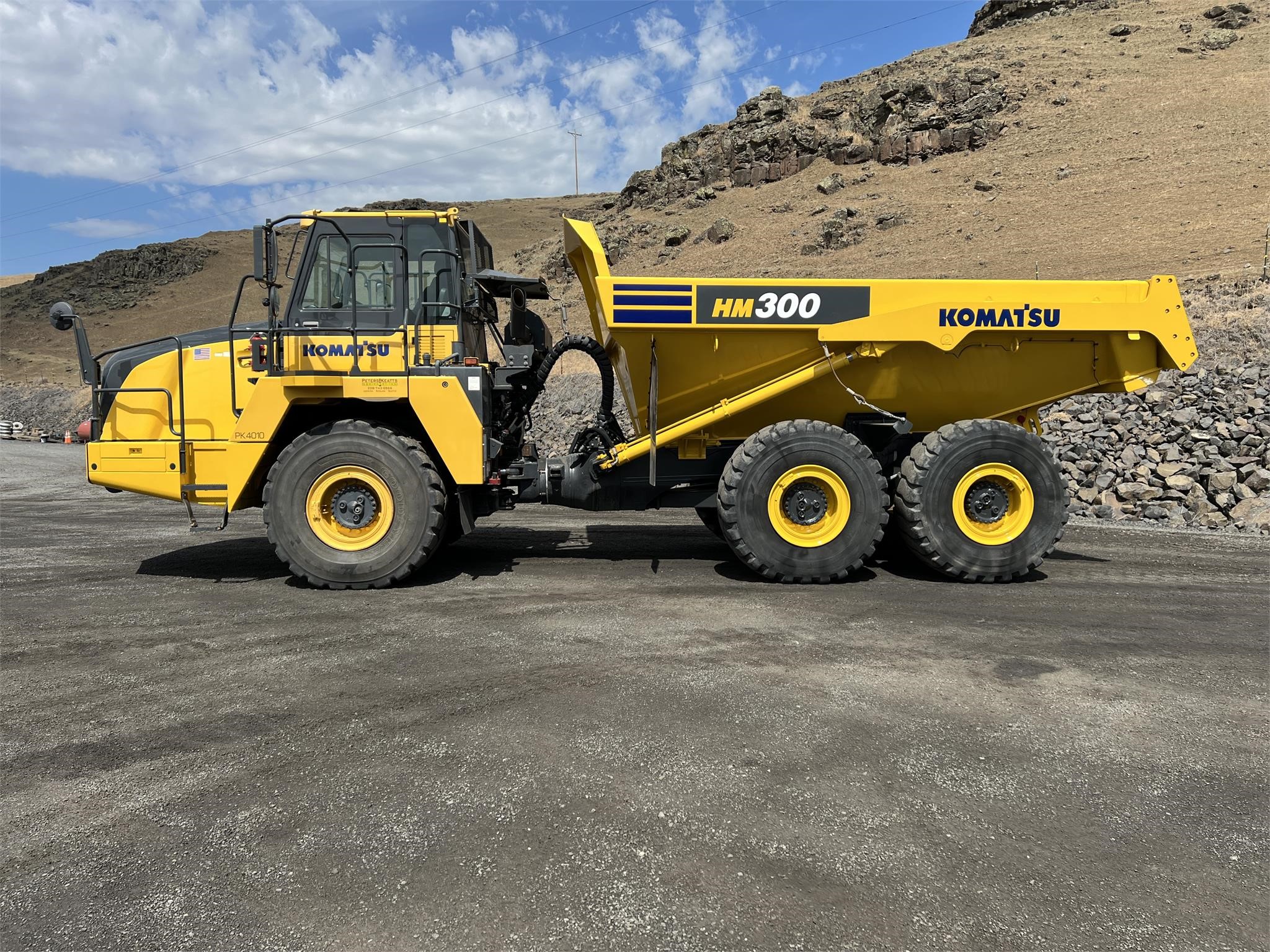 2019 KOMATSU HM300-5 - image 2 of 6