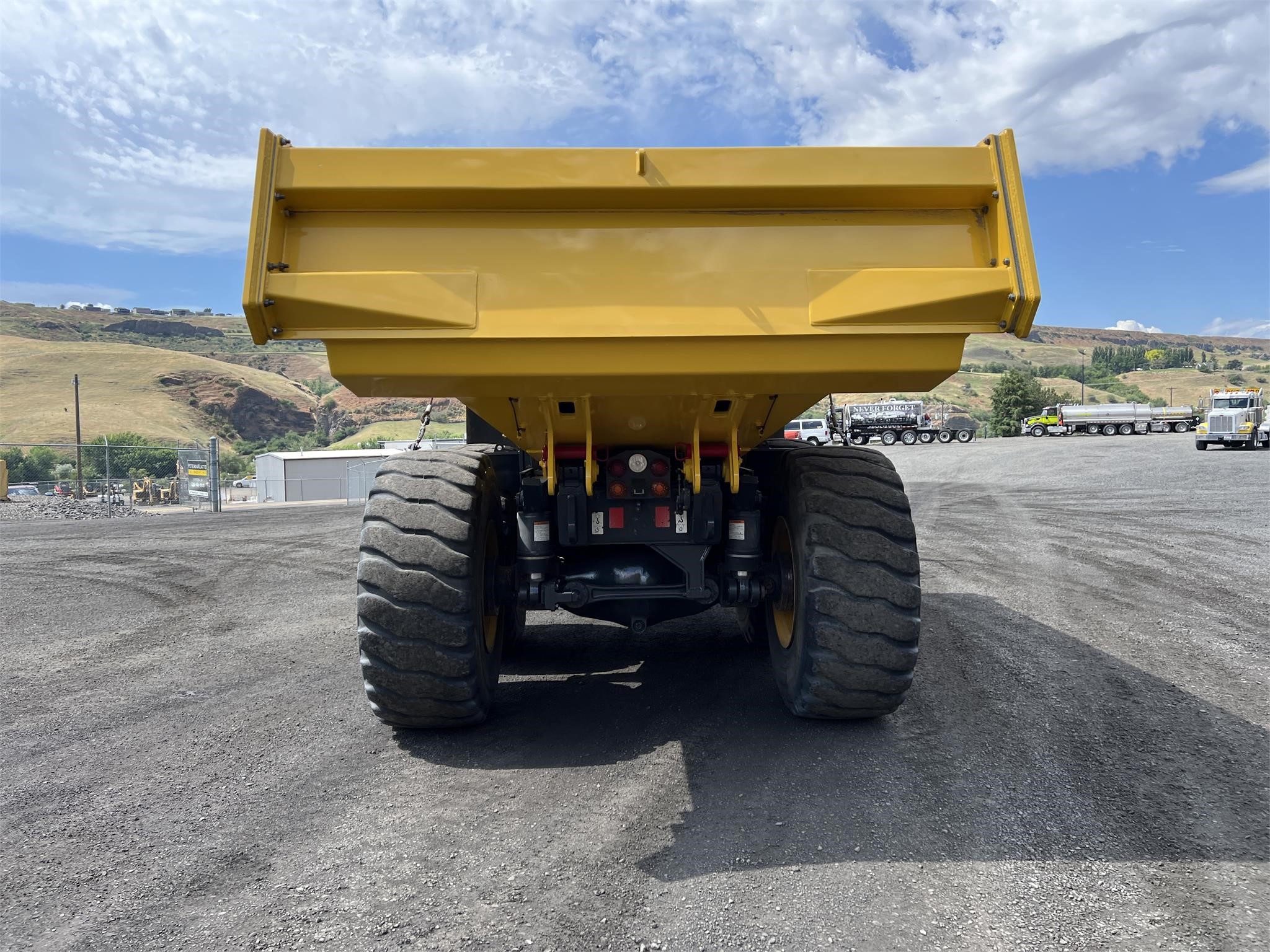 2019 KOMATSU HM300-5 - image 4 of 6