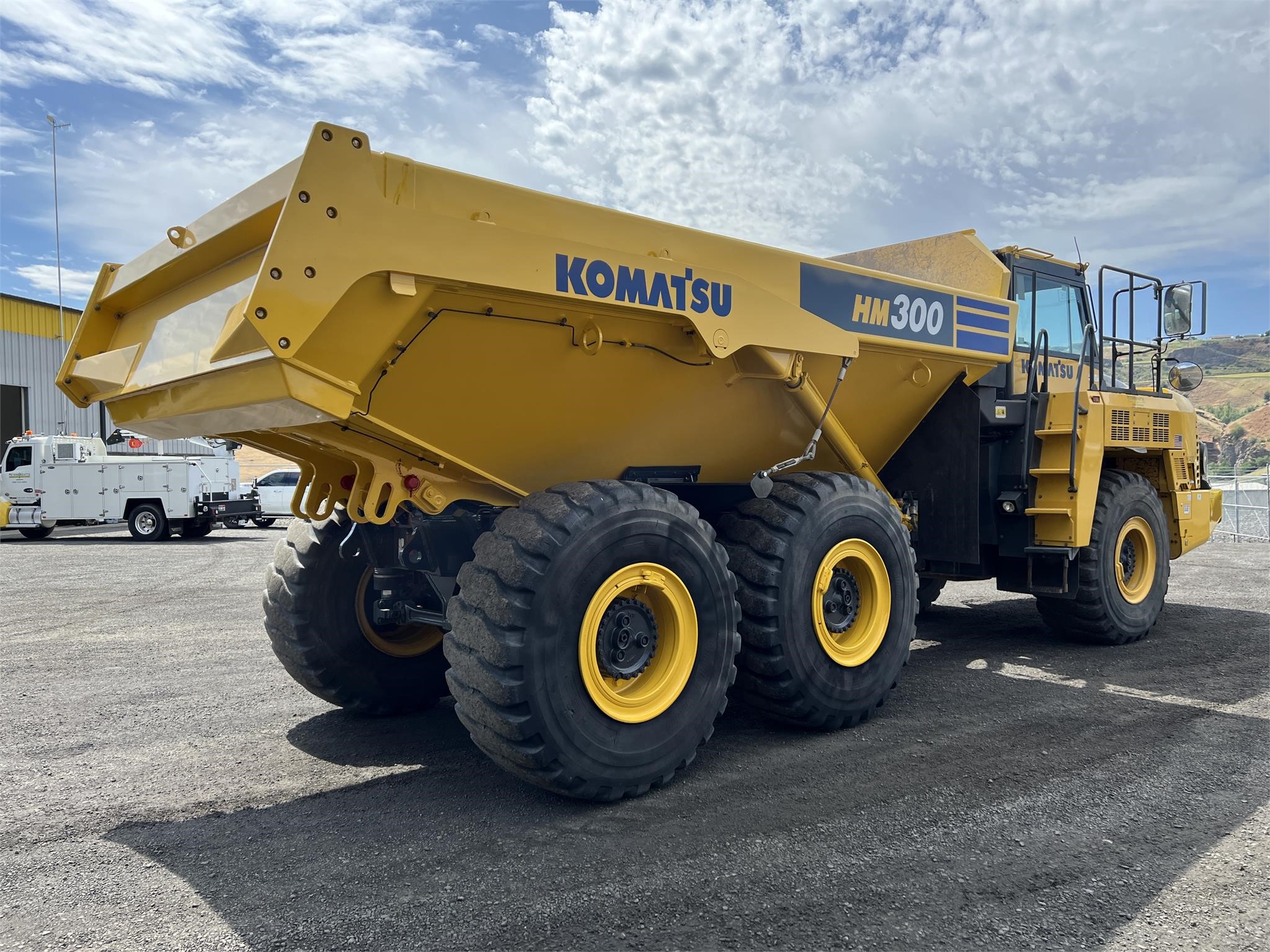 2019 KOMATSU HM300-5 - image 5 of 6