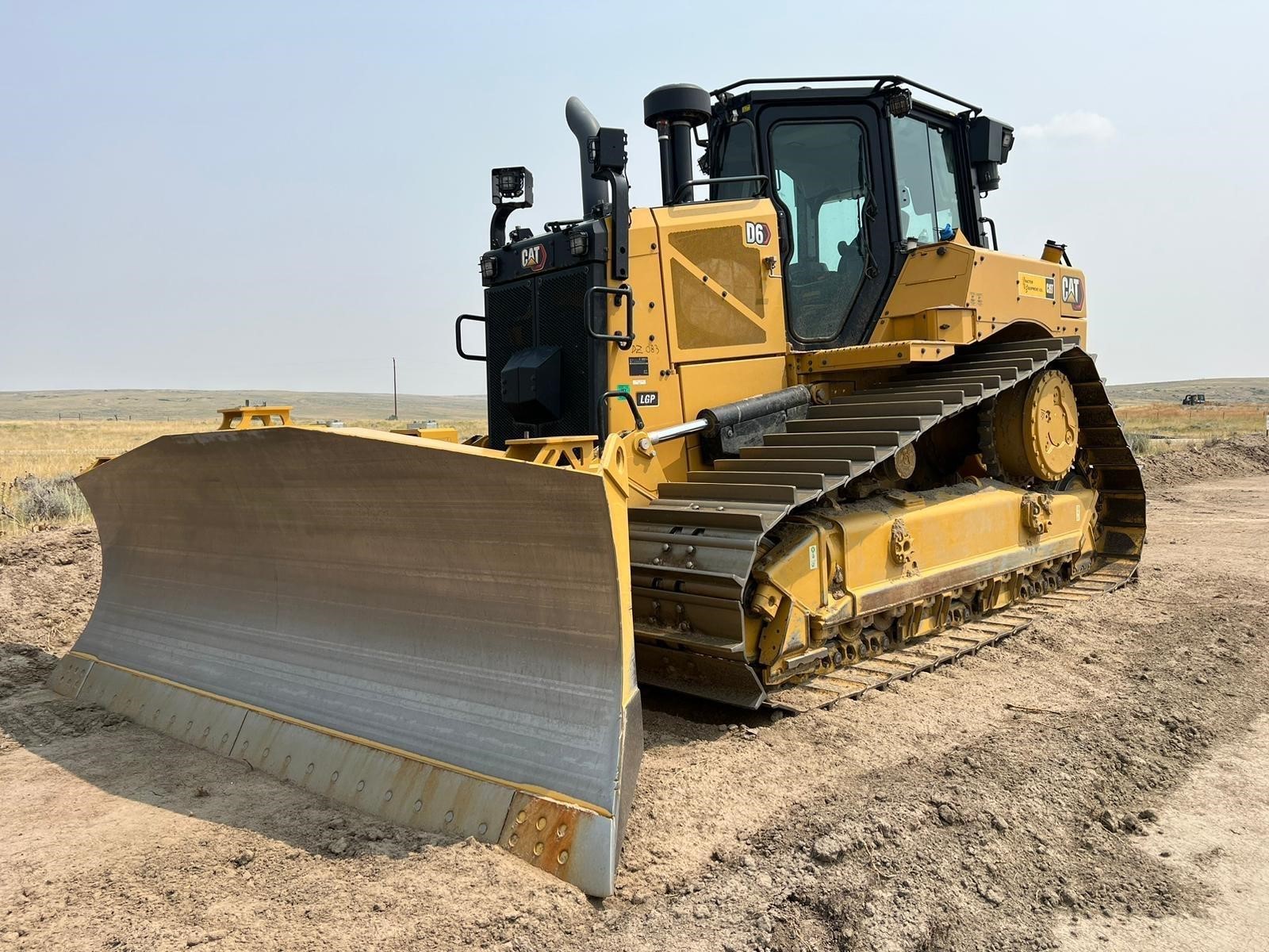 2023 CATERPILLAR D6 LGP - image 1 of 6