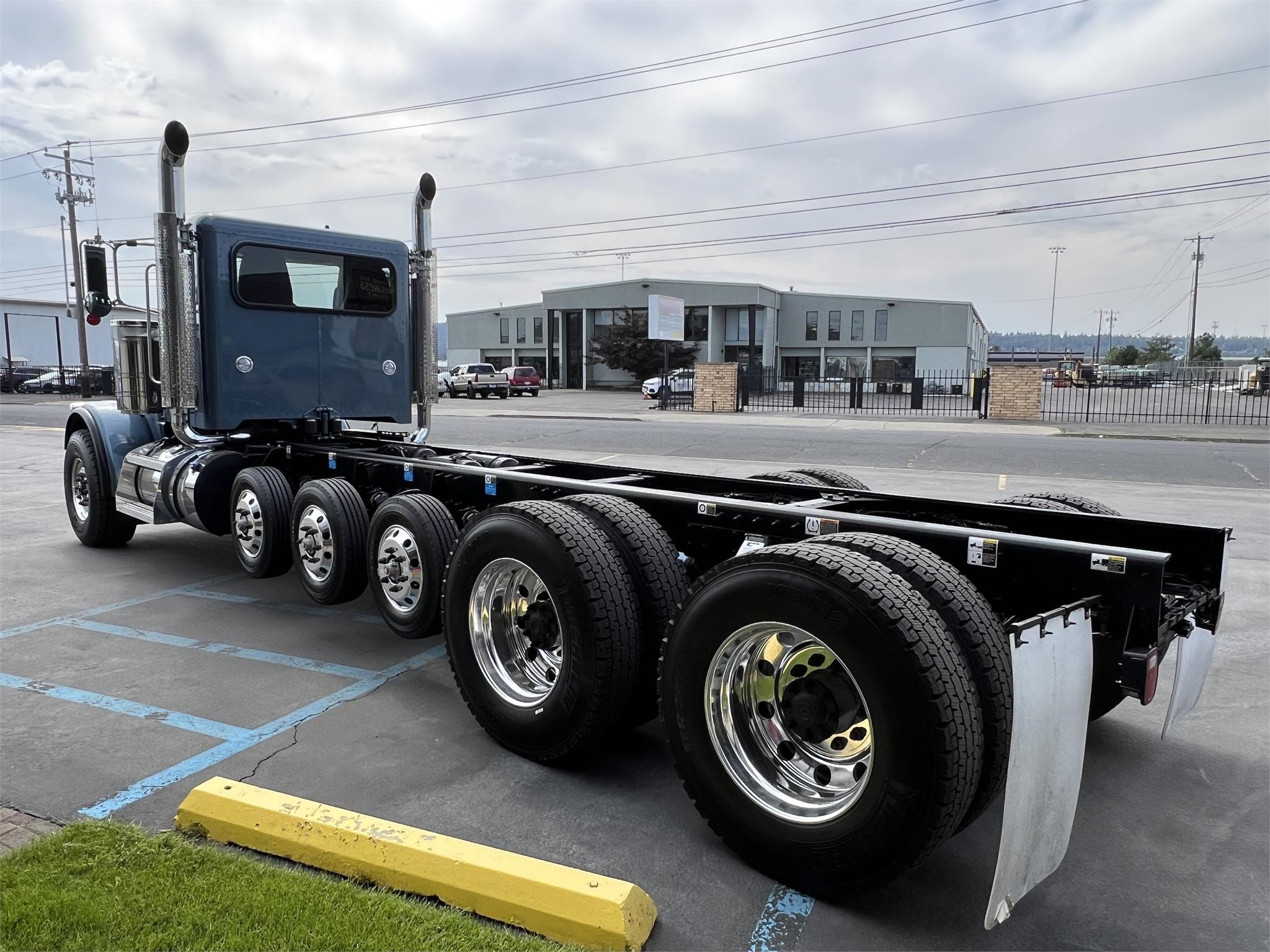 2024 PETERBILT 389 - image 5 of 6