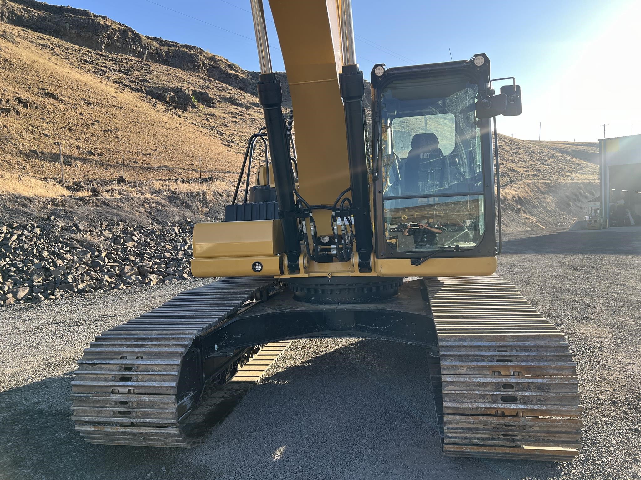 2022 CATERPILLAR 330 - image 2 of 6