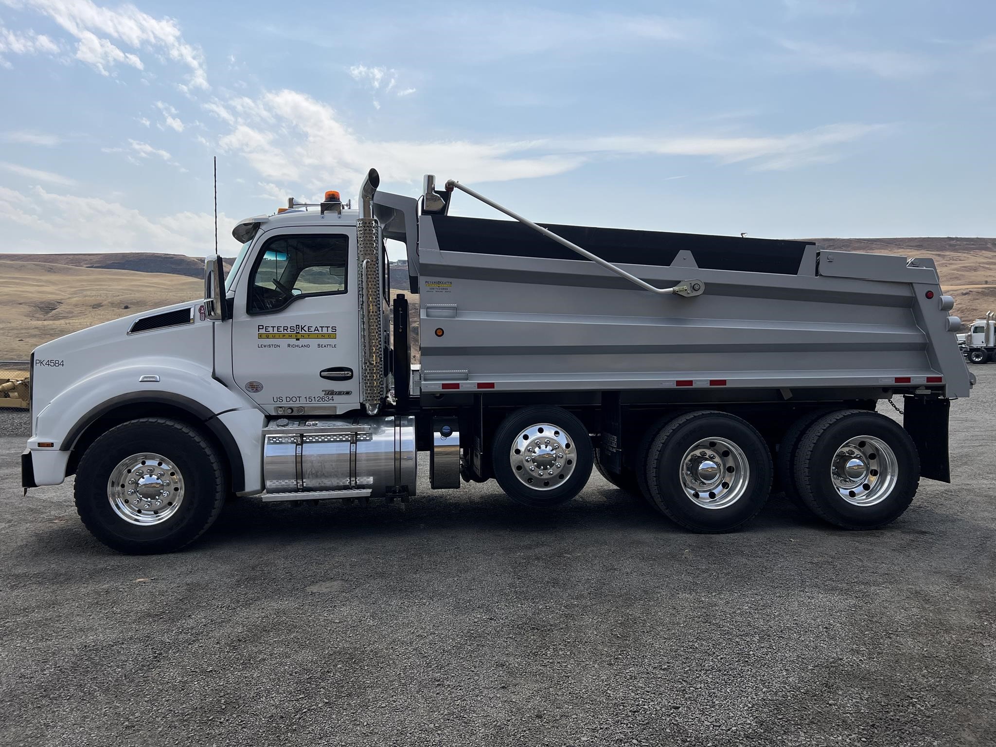 2024 KENWORTH T880 - image 2 of 6