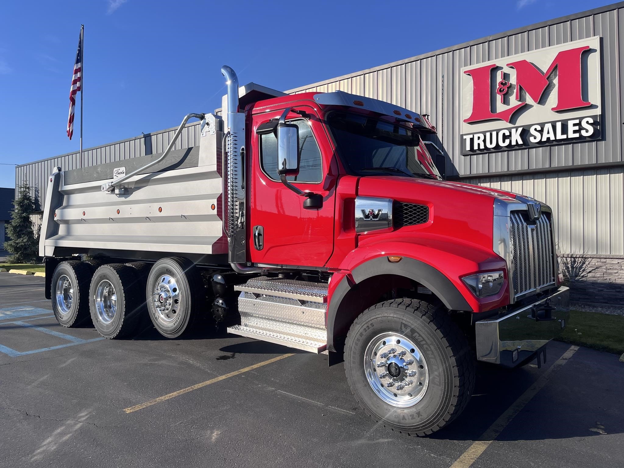 2025 WESTERN STAR 47X - image 1 of 6