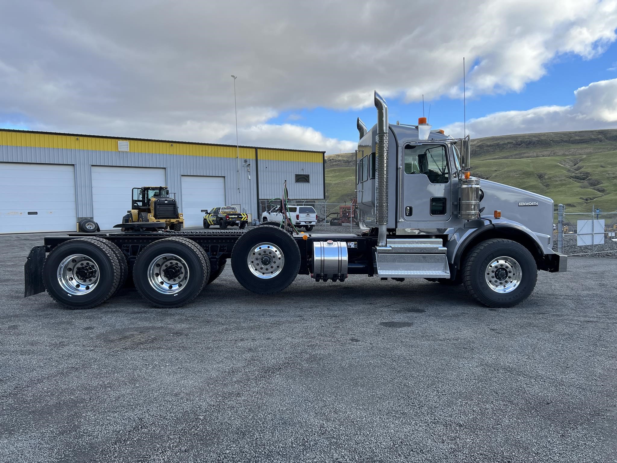 2025 KENWORTH T800 - image 4 of 6