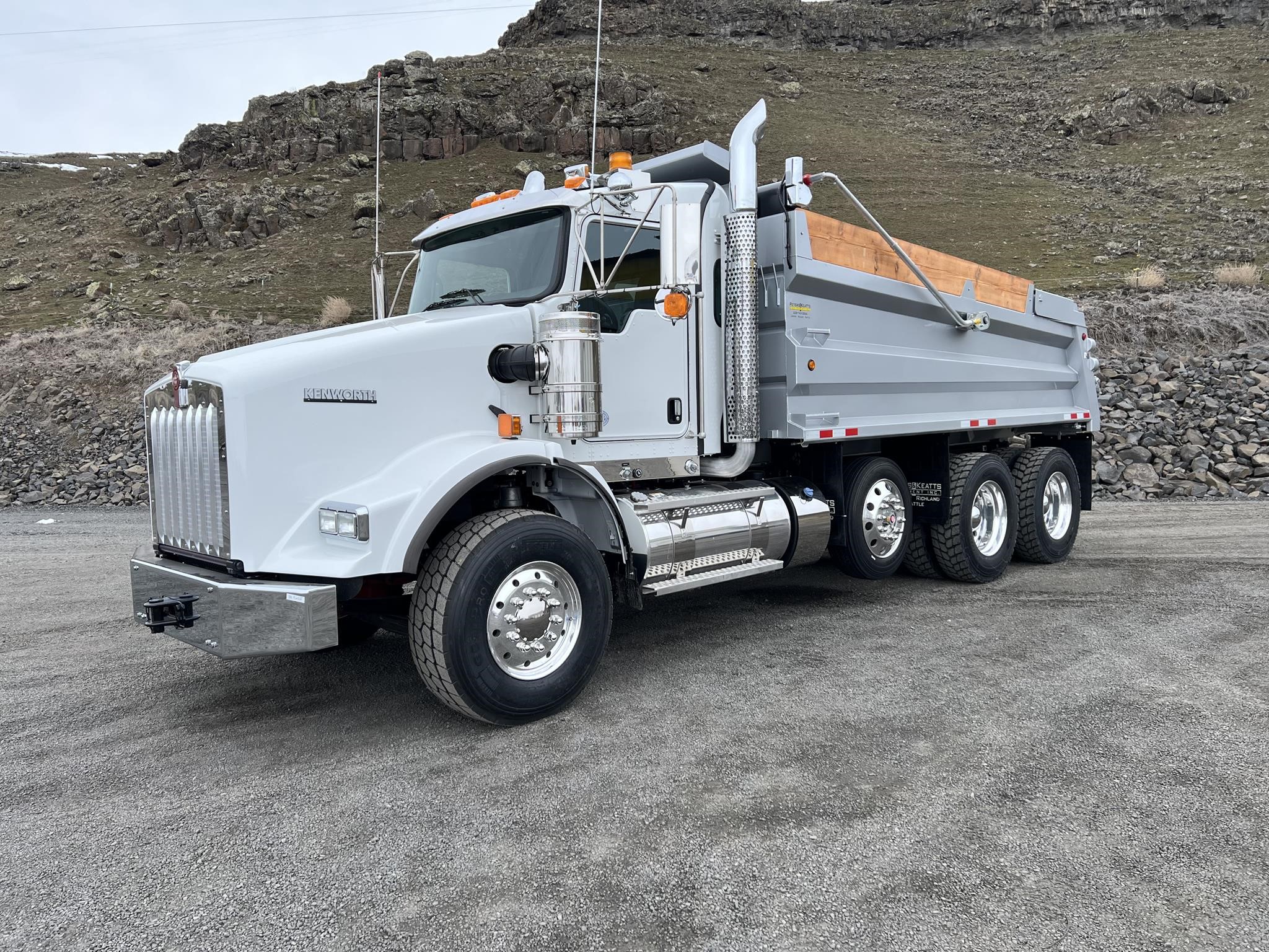 2025 KENWORTH T800 - image 1 of 6