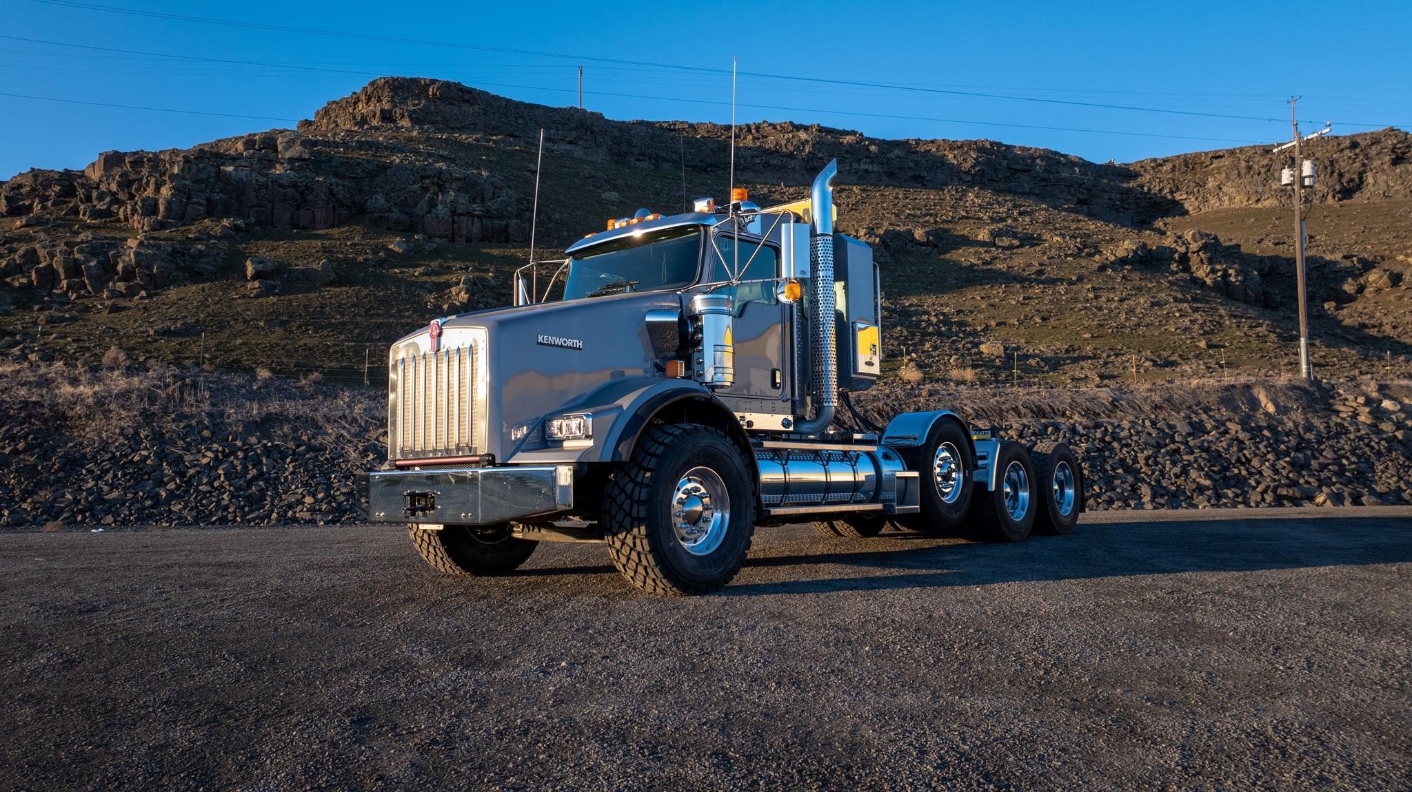 2025 KENWORTH T800 - image 1 of 6