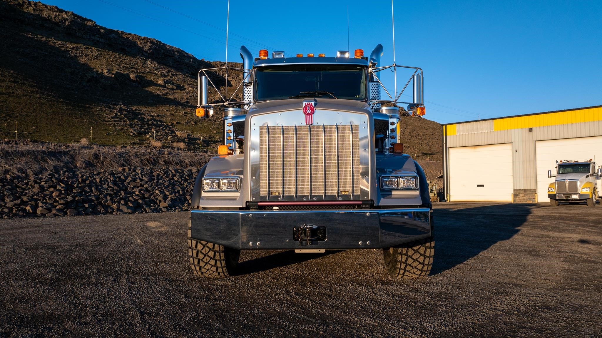 2025 KENWORTH T800 - image 2 of 6