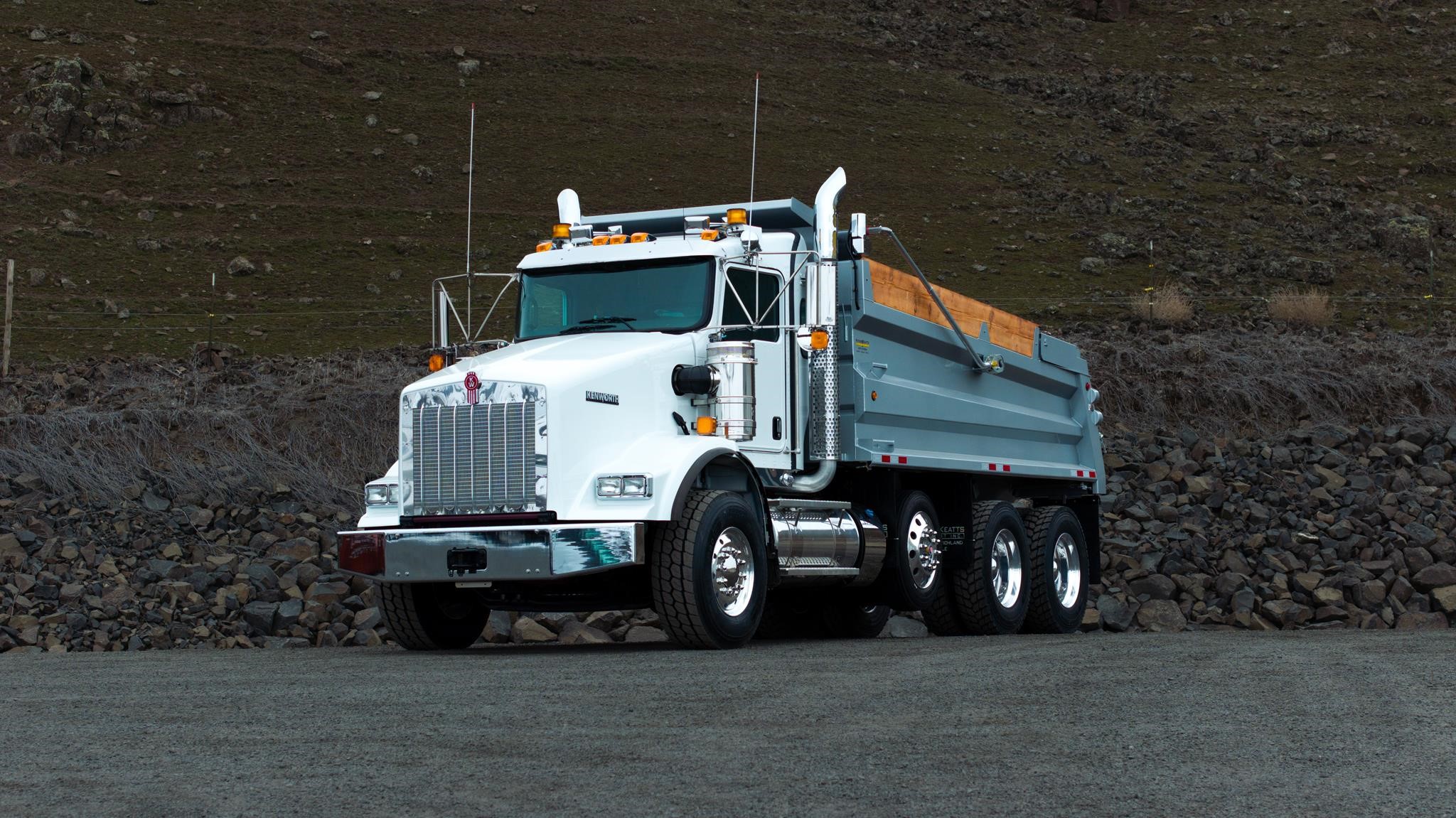 2025 KENWORTH T800 - image 1 of 6