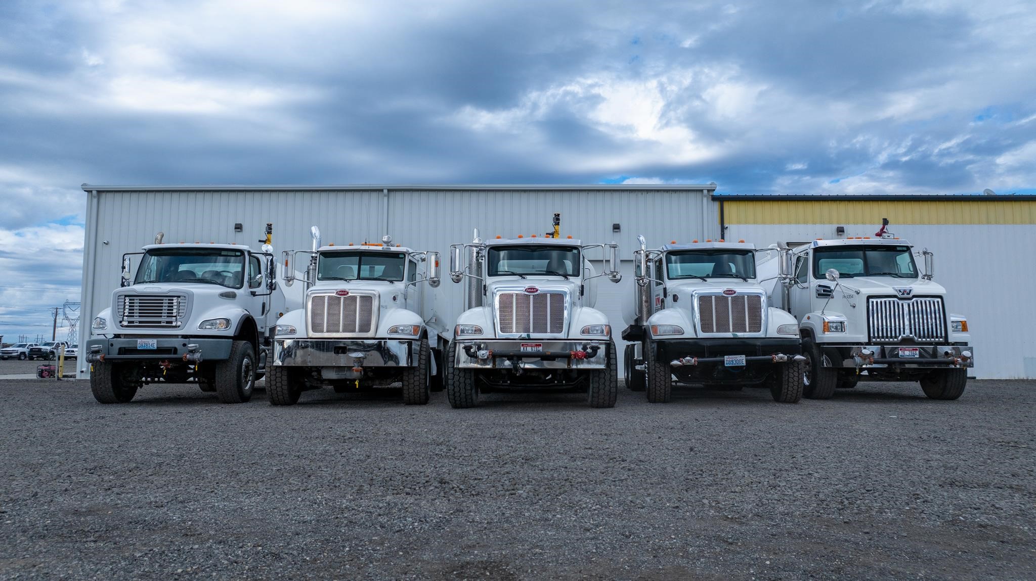 2019 PETERBILT 348 - image 4 of 6